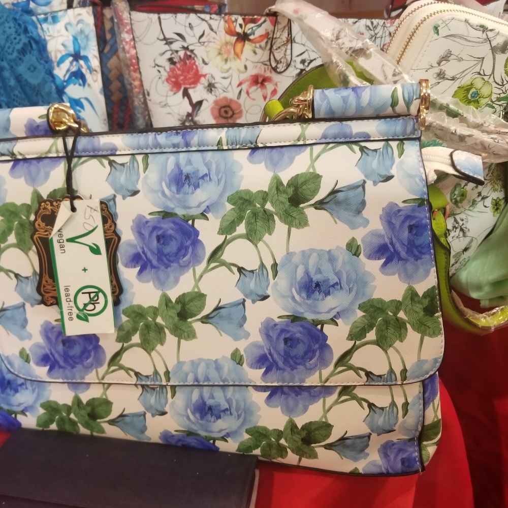 Flip top flower purse